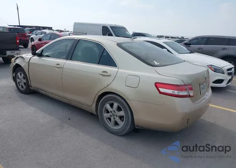 2010 Toyota Camry Le z USA, uszkodzony, nr VIN 4T4BF3EK9AR054735
